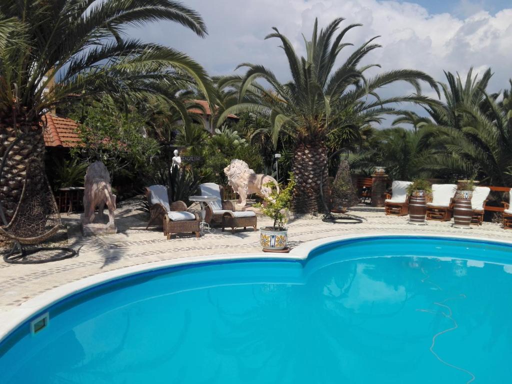 The swimming pool at or close to Agriturismo Reggia Saracena