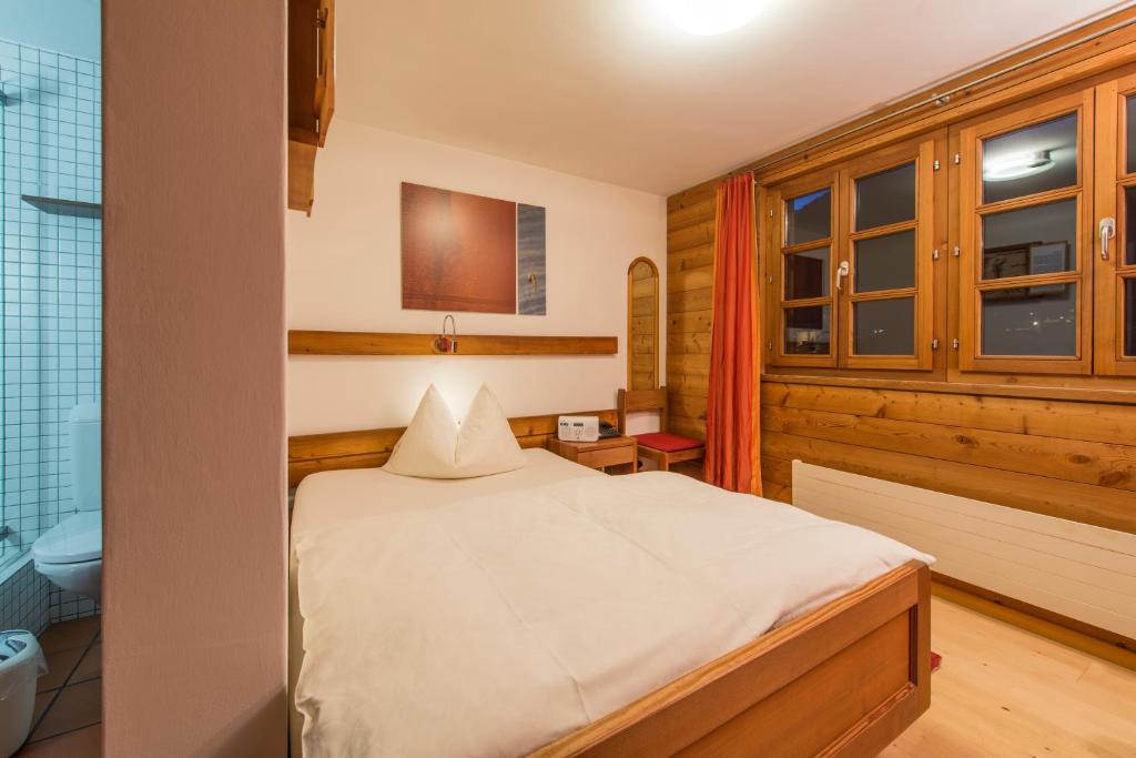 Postel nebo postele na pokoji v ubytování Hotel Glocke