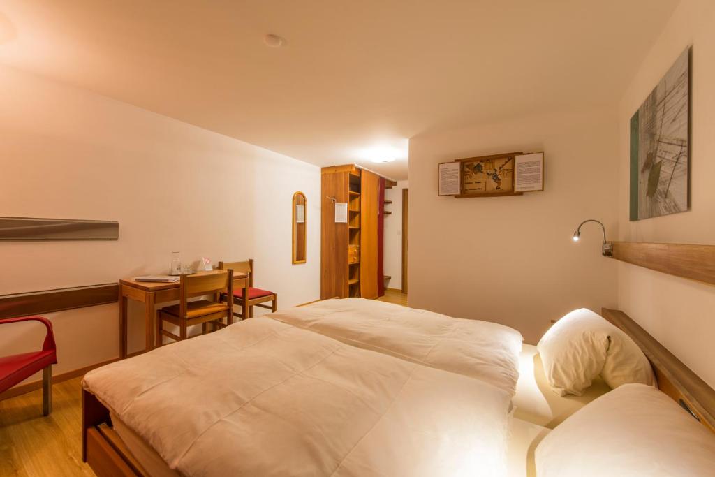 Postel nebo postele na pokoji v ubytování Hotel Glocke