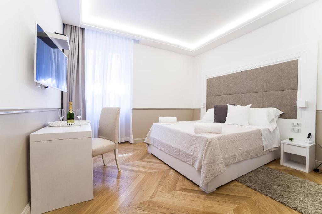 Łóżko lub łóżka w pokoju w obiekcie Margherita Suites