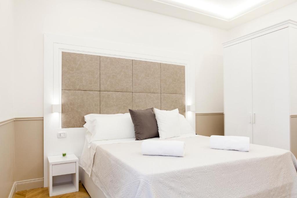 Łóżko lub łóżka w pokoju w obiekcie Margherita Suites