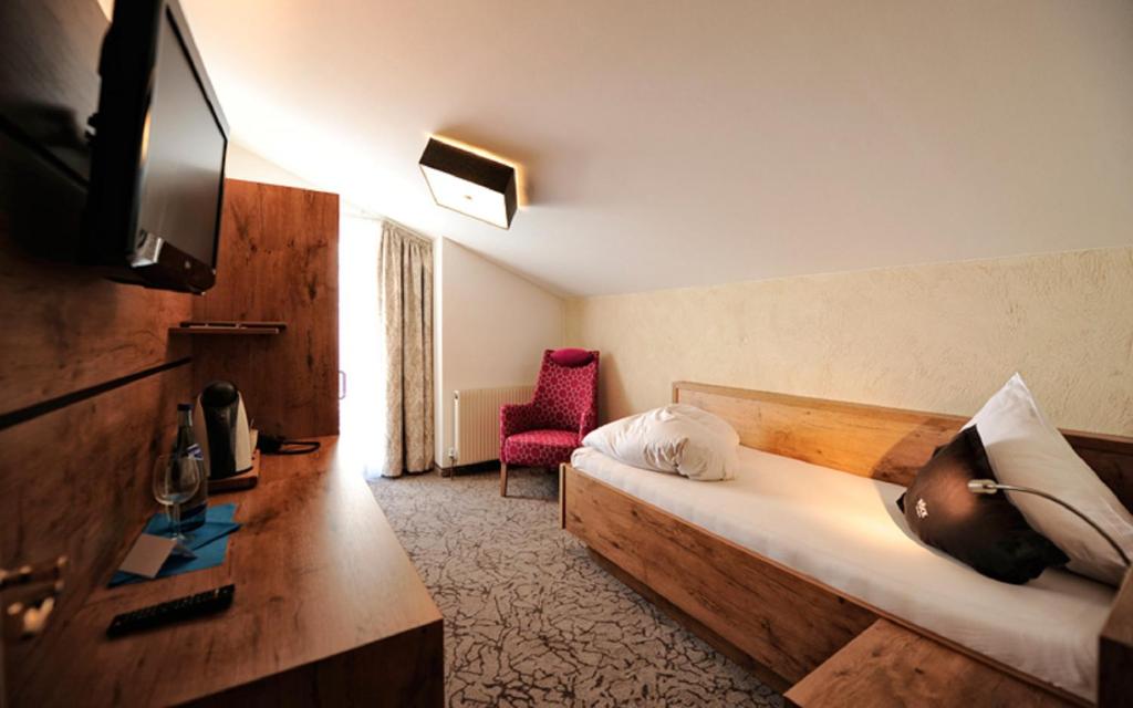 TV a/nebo společenská místnost v ubytování Hotel Röck Garni
