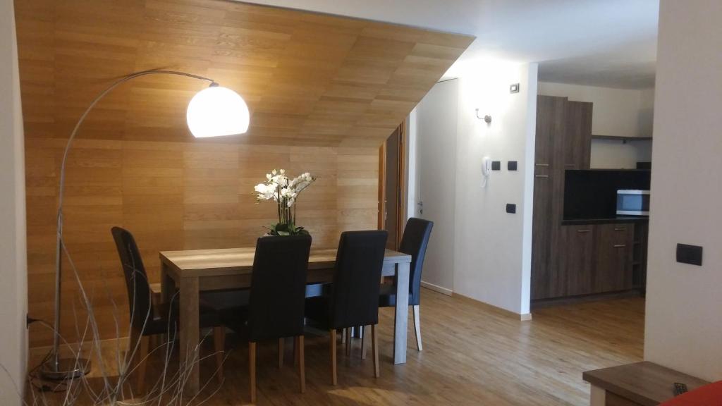 Kuchyň nebo kuchyňský kout v ubytování Appartamento Isola