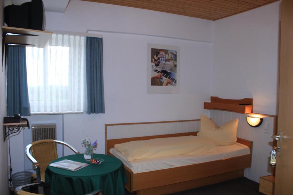 Postel nebo postele na pokoji v ubytování TrattoriaVolare Neusitz