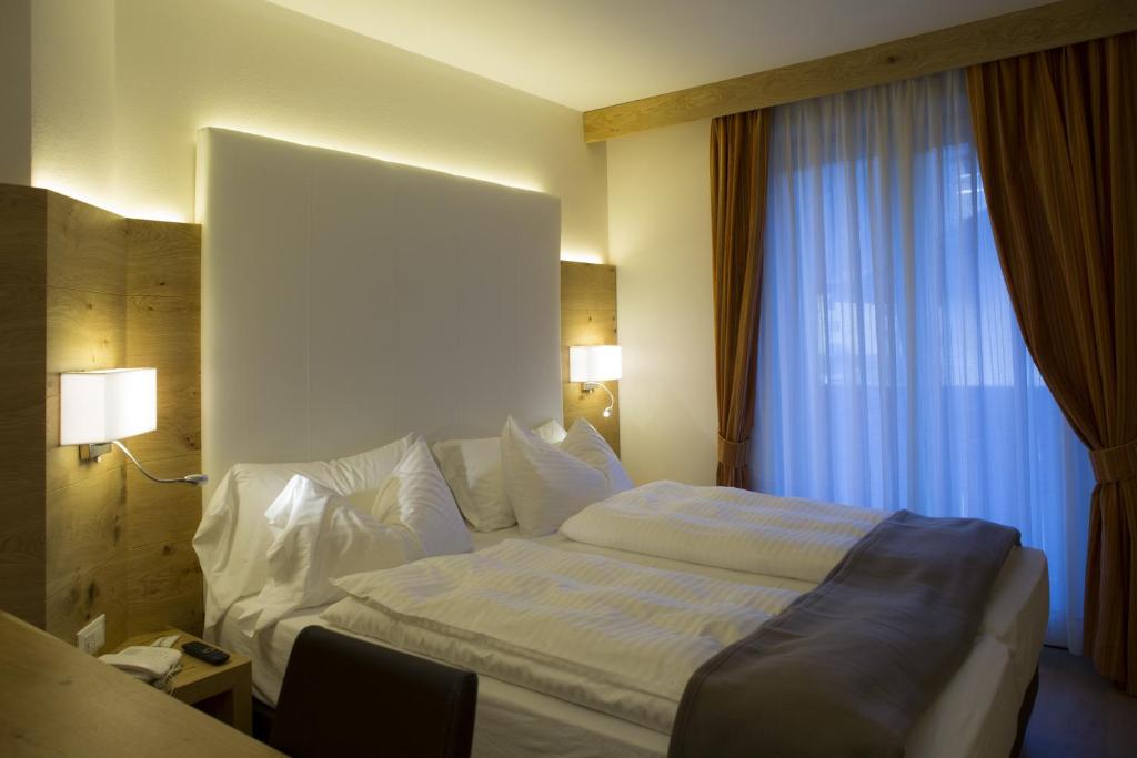 Posteľ alebo postele v izbe v ubytovaní Hotel Collini