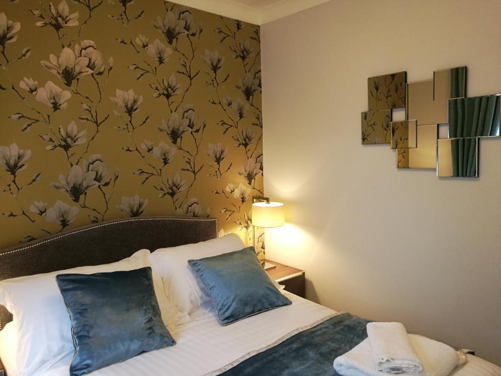The Devon Court - 