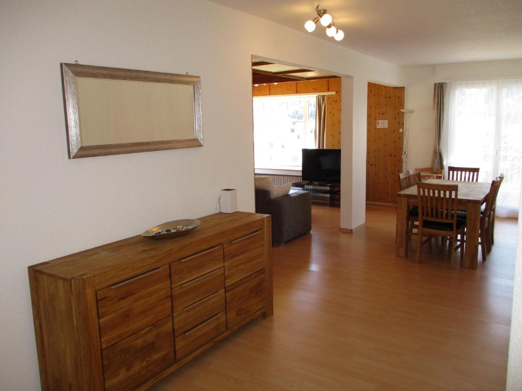 TV a/nebo společenská místnost v ubytování Apartment Bünda