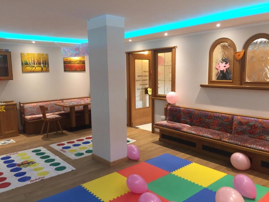 Posedenie v ubytovaní Hotel Collini