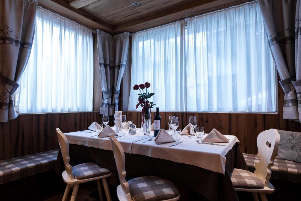 Posedenie v ubytovaní Hotel Collini