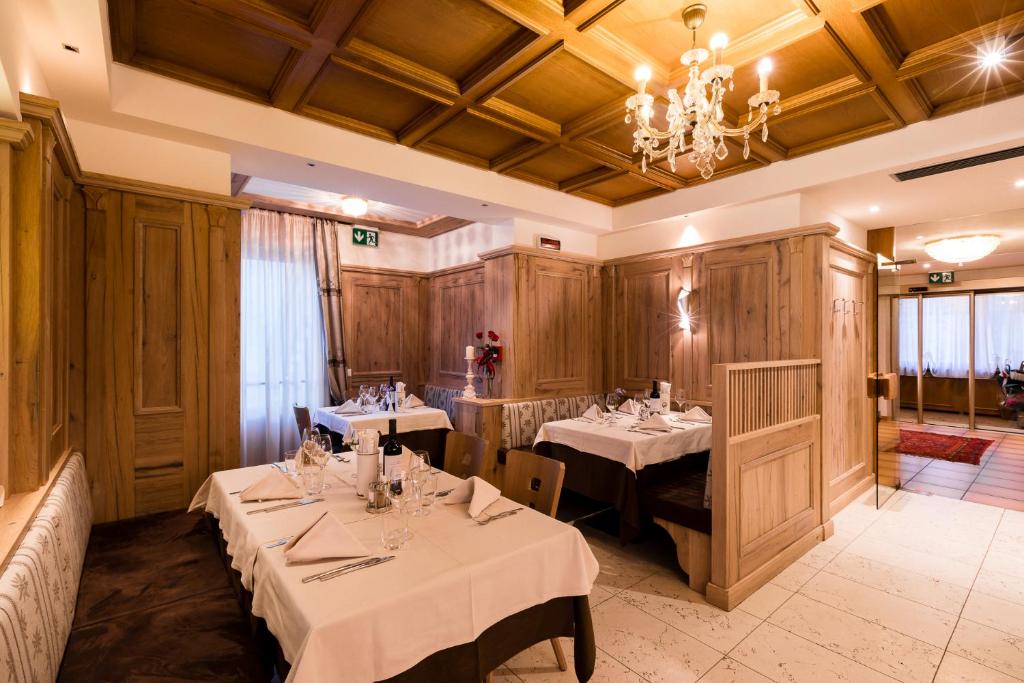 Posedenie v ubytovaní Hotel Collini