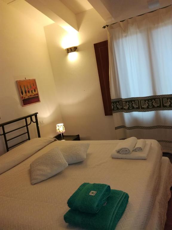 Postel nebo postele na pokoji v ubytování Appartamento Luelen