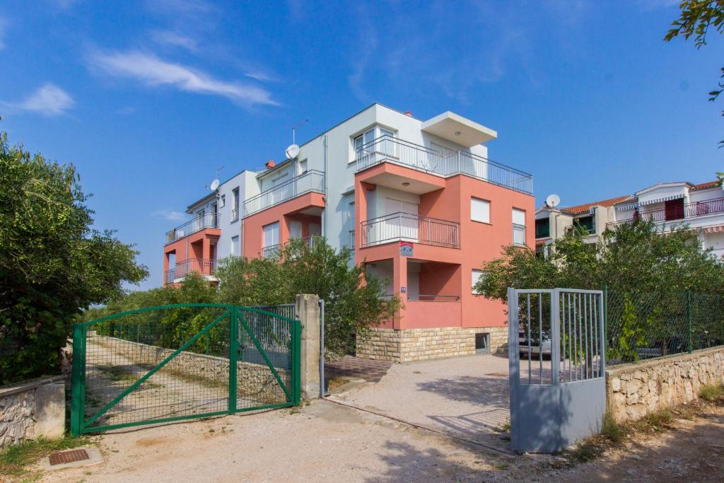 Apartments Miki & Roza - Housity