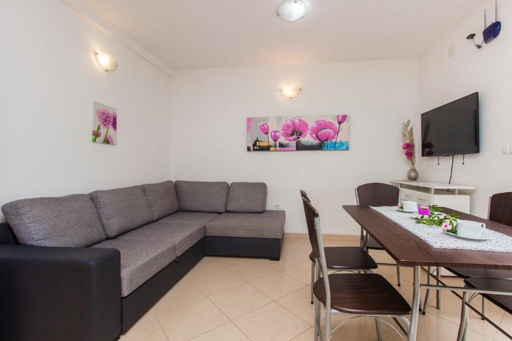 Apartments Miki & Roza - Appartement D'une Chambre Avec Vue Sur Le Jardin