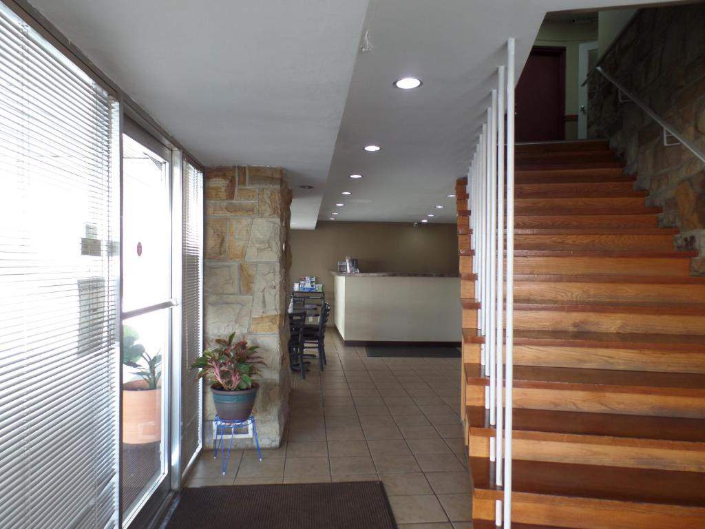 
The lobby or reception area at Executive Inn Chillicothe
