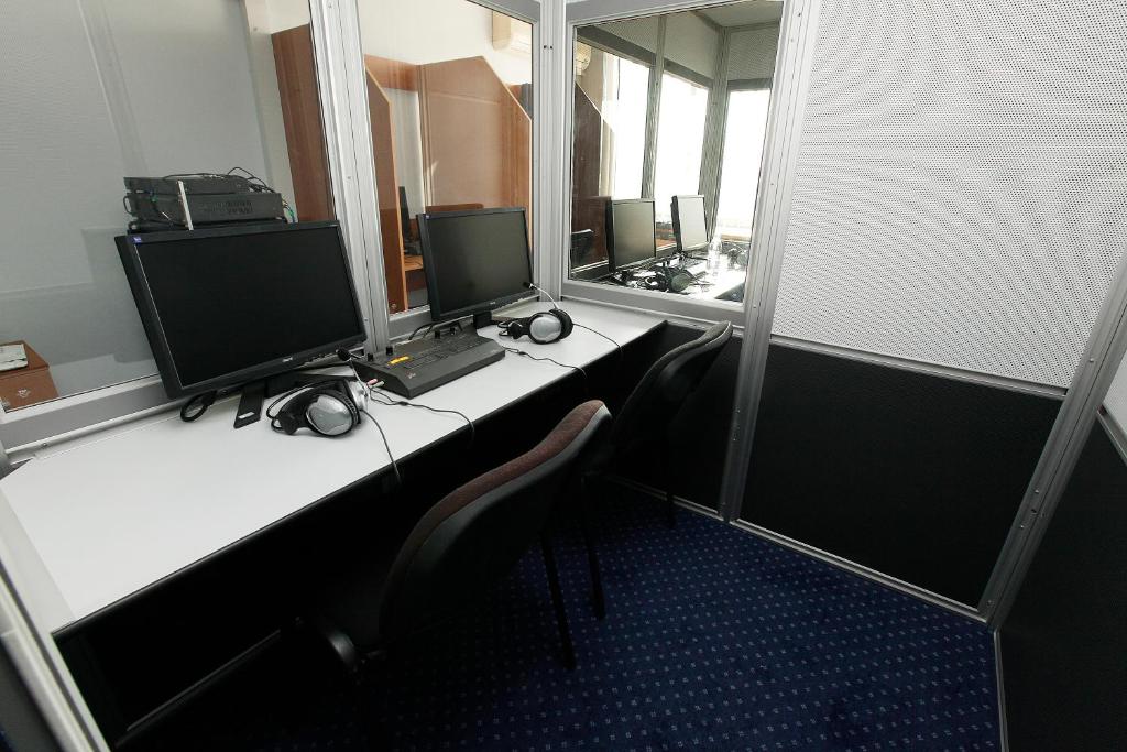 TV a/nebo společenská místnost v ubytování Hotel COOP, Sofia