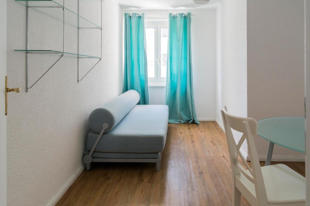 Postel nebo postele na pokoji v ubytování Konstanz nähe, ruhiges 4-Zim-Wohnung bis 8 Personen