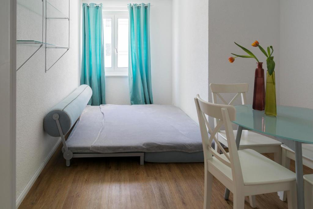 Postel nebo postele na pokoji v ubytování Konstanz nähe, ruhiges 4-Zim-Wohnung bis 8 Personen
