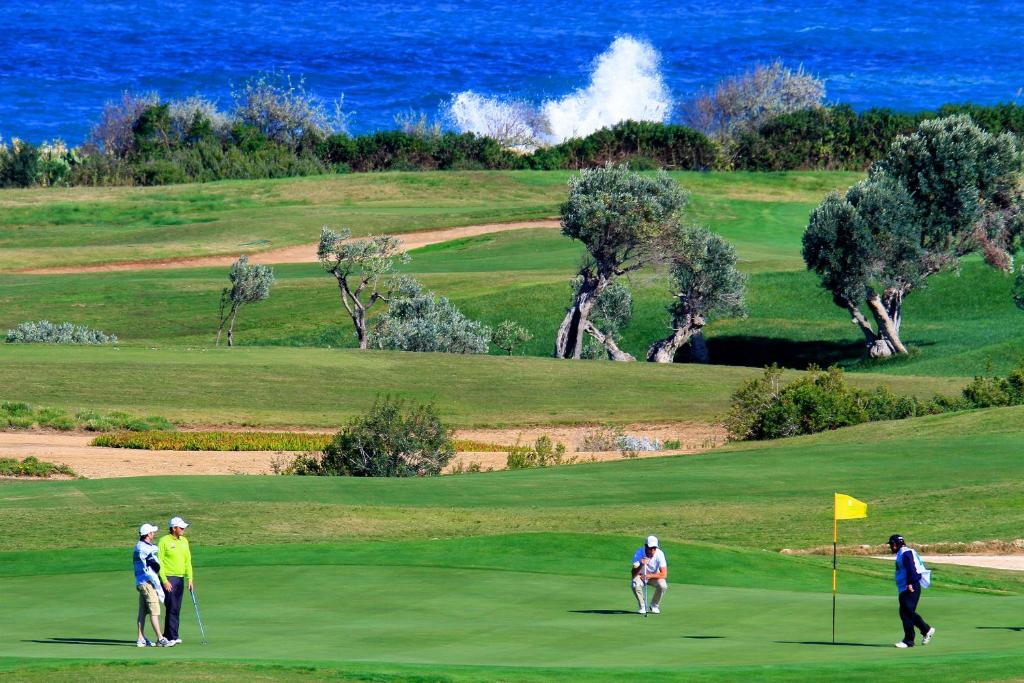 Golf v rezortu nebo okolí