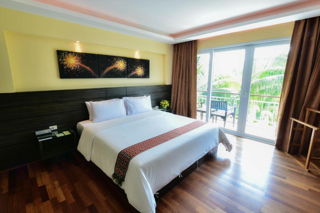 R-Mar Resort and Spa Patong, Phuket - Resim 38