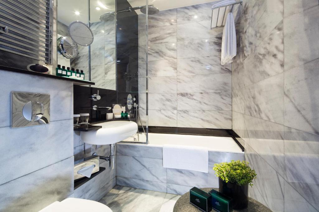 Hotel Lumen Paris Louvre - Resim 8