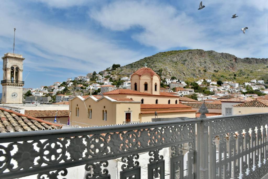 - Balcón con vistas a la ciudad en Douskos Guesthouse en Hydra