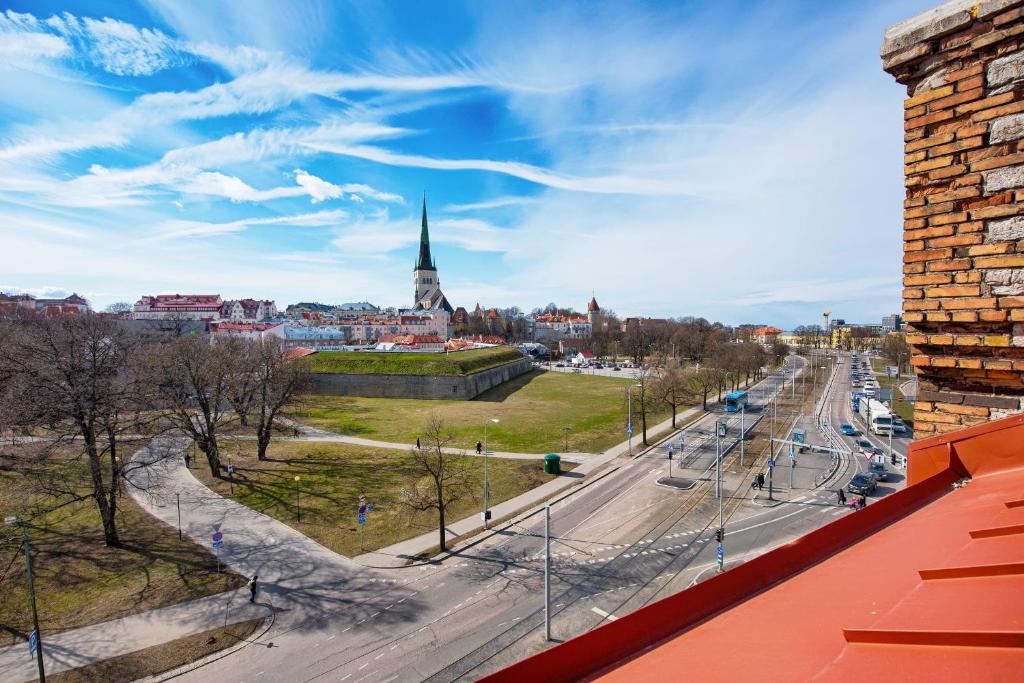 Lighthouse Apartments - Studio Apartment With Balcony