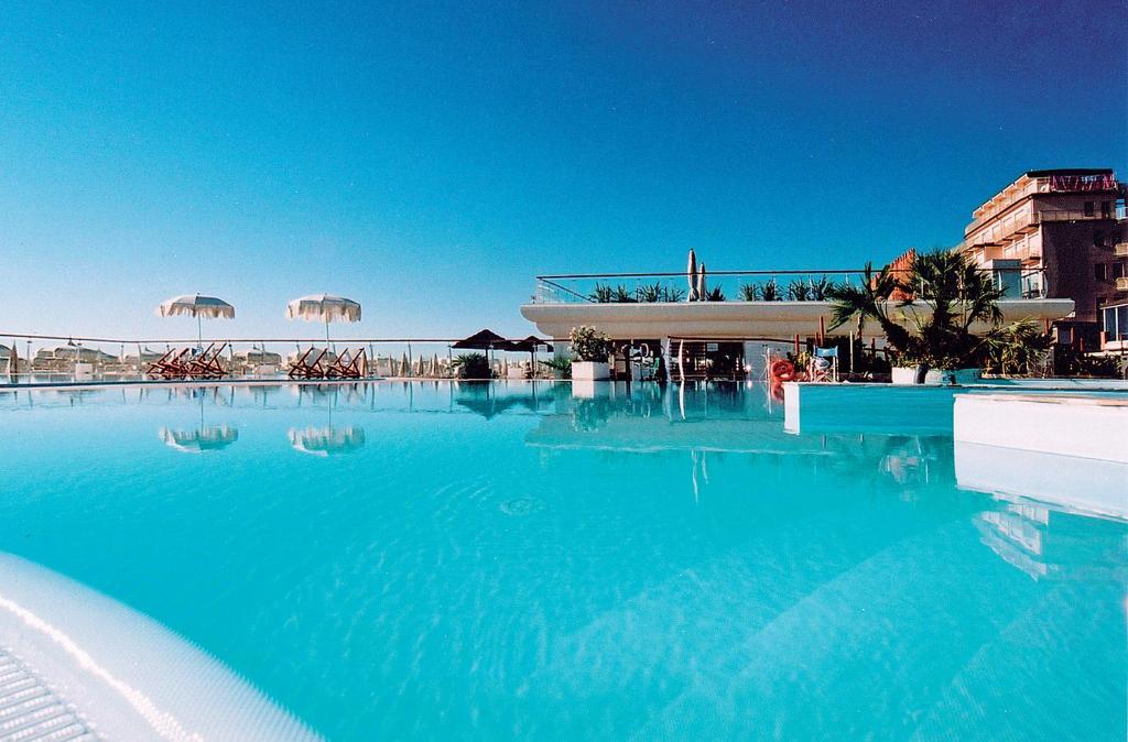 Bazén v ubytování Hotel Byron nebo v jeho okolí