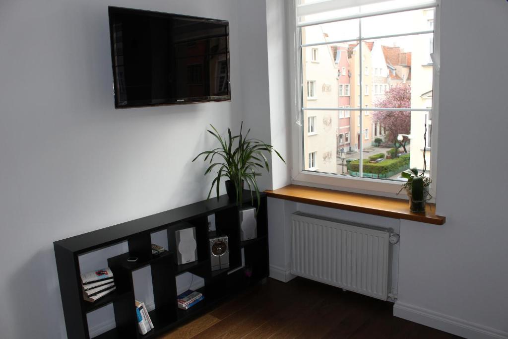 Televízia a/alebo spoločenská miestnosť v ubytovaní Apartament Targ Rybny LUXON Gdansk