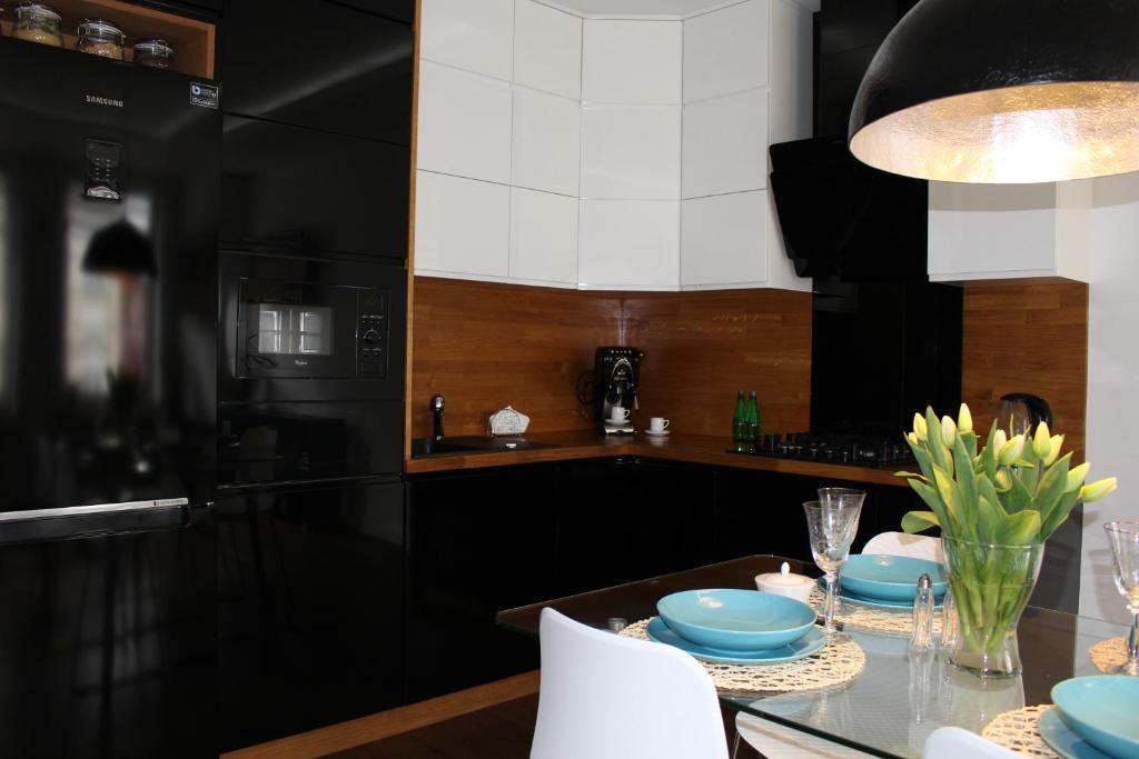 Kuchyňa alebo kuchynka v ubytovaní Apartament Targ Rybny LUXON Gdansk
