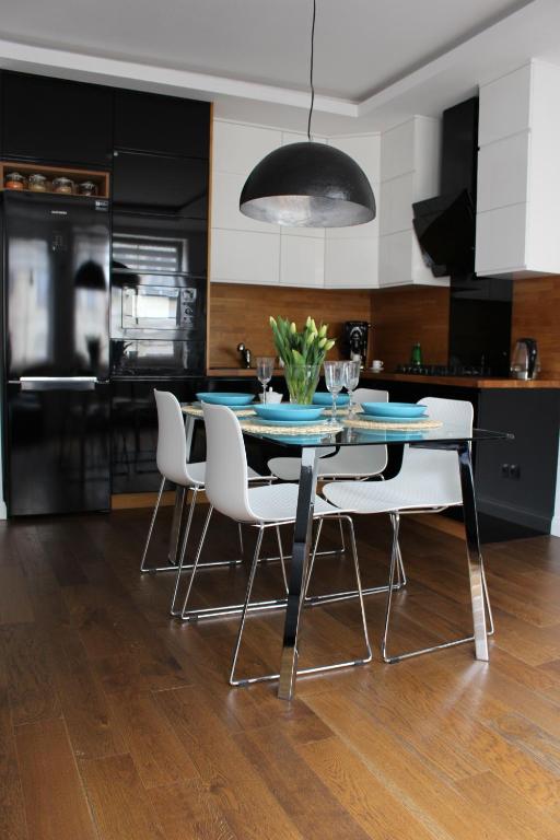 Kuchyňa alebo kuchynka v ubytovaní Apartament Targ Rybny LUXON Gdansk