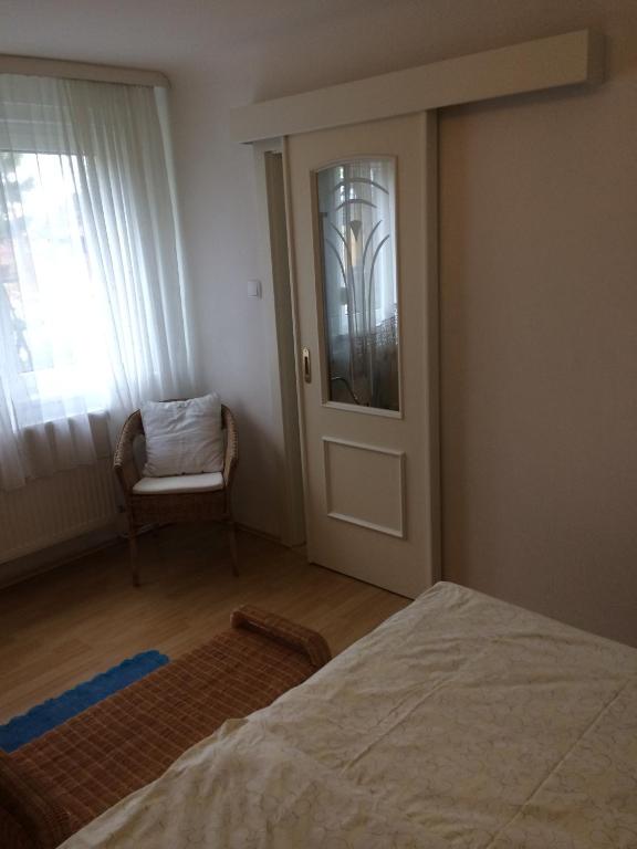 A bed or beds in a room at Appartements-Ella