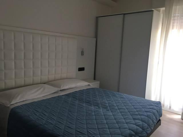 Postel nebo postele na pokoji v ubytování Hotel Saint Tropez