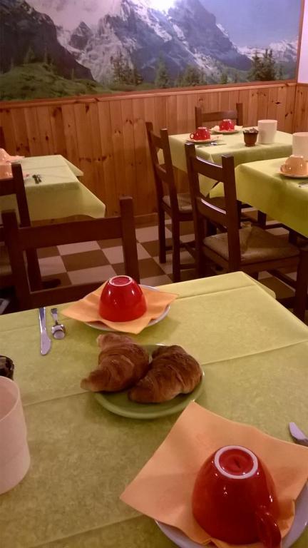 Nespecifikovaný výhled na hory nebo výhled na hory při pohledu z hotelu