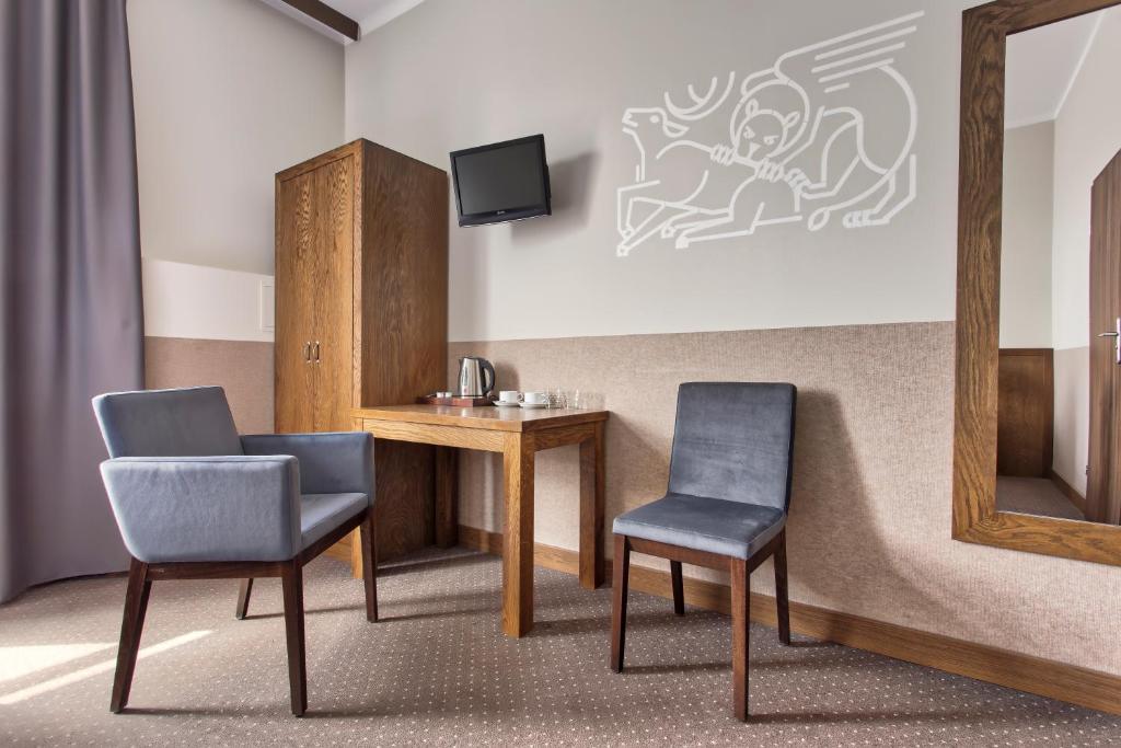 Televízia a/alebo spoločenská miestnosť v ubytovaní Daniel Griffin Aparthotel by Artery Hotels