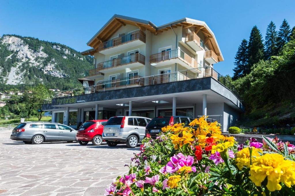Nespecifikovaný výhled na hory nebo výhled na hory při pohledu z hotelu
