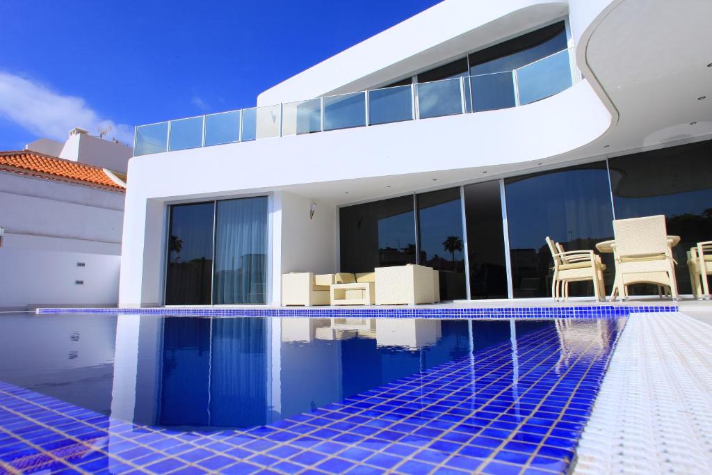 Bazén v ubytování Villas Flamingo Resort nebo v jeho okolí