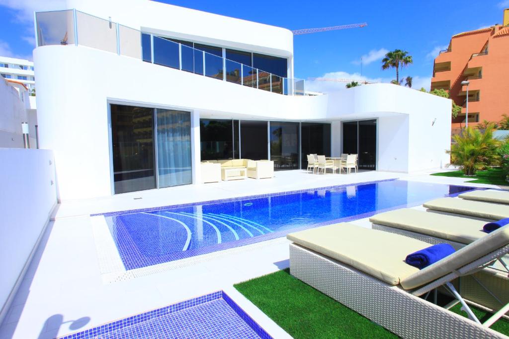 Bazén v ubytování Villas Flamingo Resort nebo v jeho okolí
