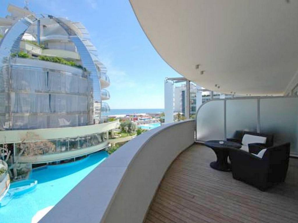 Бассейн в Hotel Premier & Suites - Premier Resort или поблизости