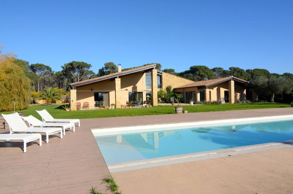 a villa with a swimming pool and a house at Villa Esclanya in Begur