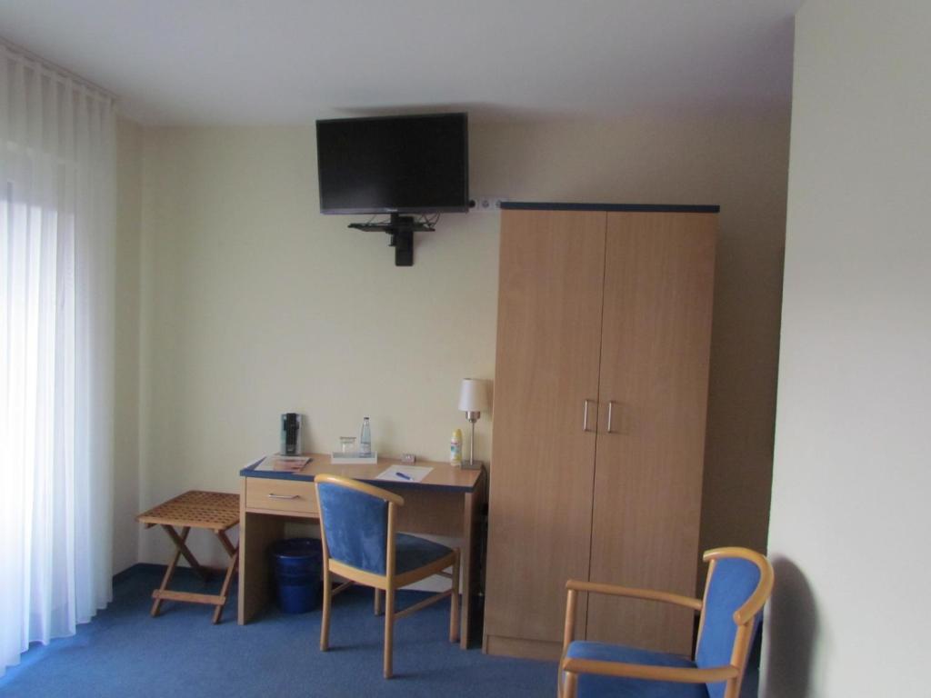 TV a/nebo společenská místnost v ubytování Hotel garni Zum Drosten
