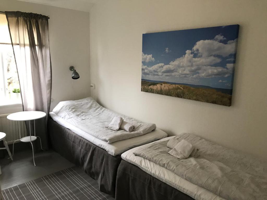 Postel nebo postele na pokoji v ubytování Hallandsgården by Mellbystrands