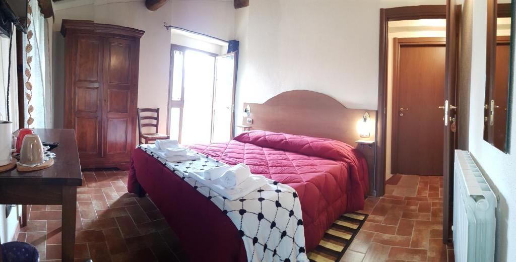 A bed or beds in a room at Il Pozzo Di Sant'Andrea