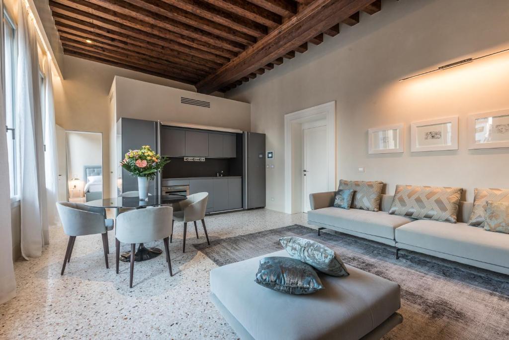Palazzo Morosini Degli Spezieri - Lifestyle Apartments - Apartamento De Lujo De Dos Dormitorios Con Vista De Canal