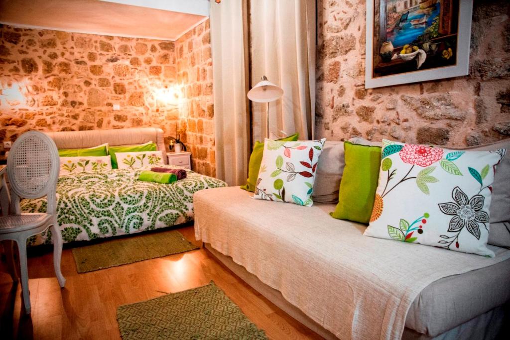 George & Alexandra's Apartments - 9