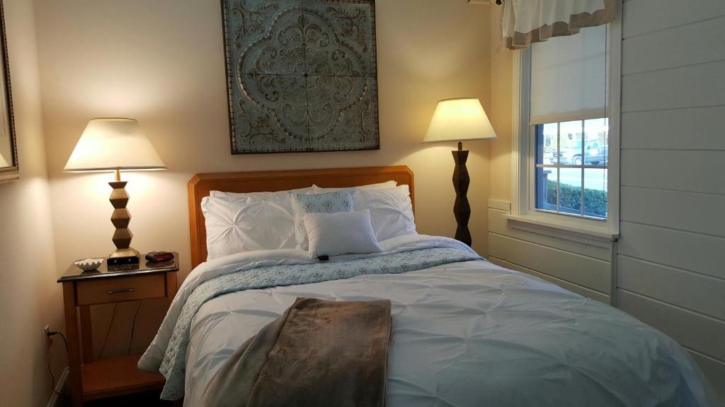 Postel nebo postele na pokoji v ubytování Starlight Lodge Cape Cod