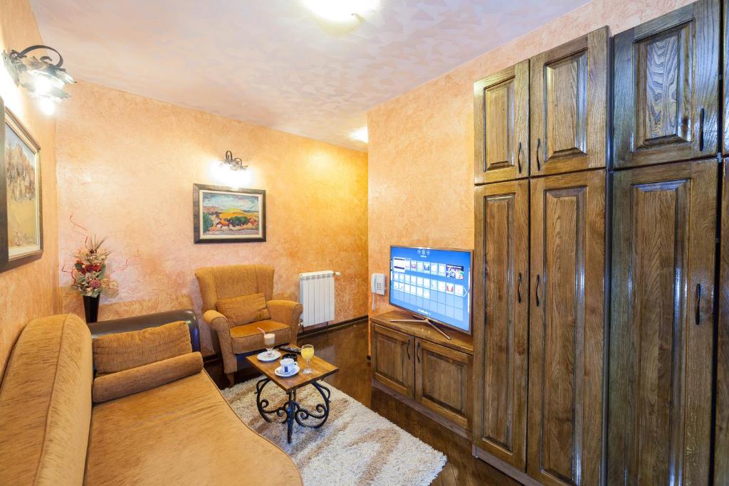 Guest House Vila Bajka - Two-Bedroom Apartment With Terrace