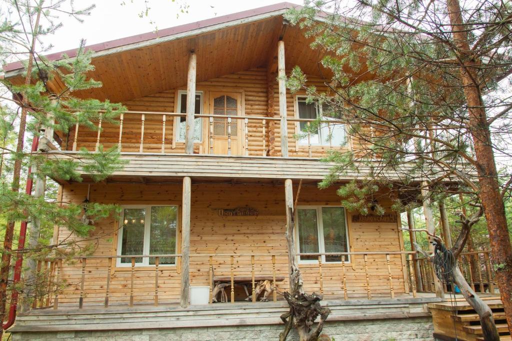 a log cabin in the woods with trees at Karju Kala in Nurmoyla