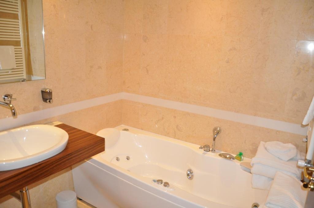 Grand Hotel Olimpo - 3