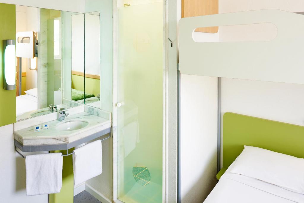 Um banheiro em ibis budget Sao Paulo Jardins