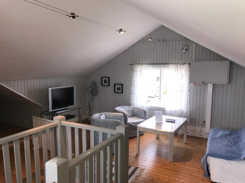 TV a/nebo společenská místnost v ubytování Hallandsgården by Mellbystrands